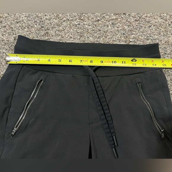 Athleta Trekkie mid-rise jogger, black, zippered pockets, draw string waist, sz0 - Picture 4 of 5